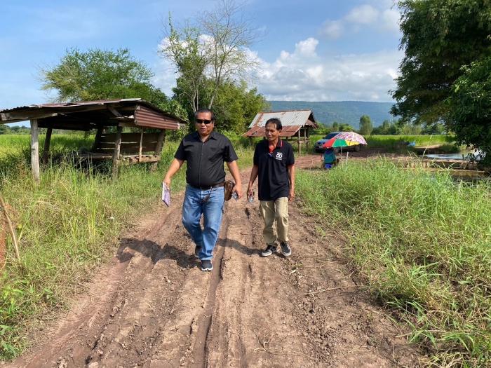 ซ่อมแซมถนนเลียบลำห้วยทางควาย เป็นเส้นทางสู่แหล่งทางการเกษตรให้กับชาวบ้าน 