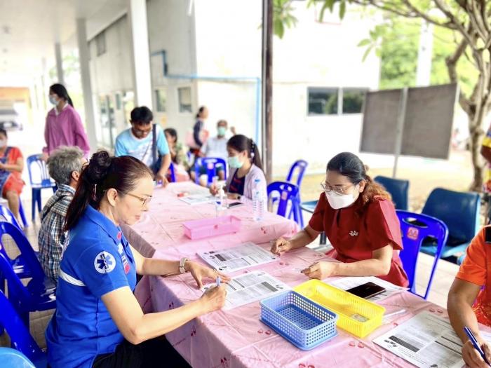 ร่วมให้กำลังใจเจ้าหน้าที่พยาบาล อสม. ...
